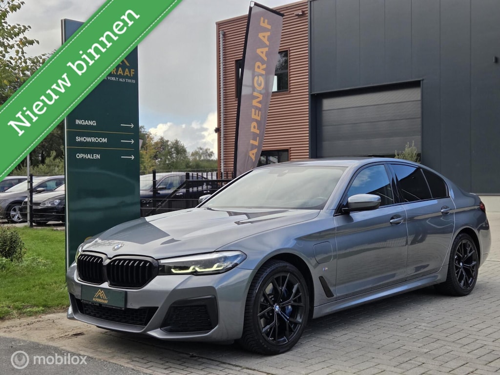 BMW 5-Serie 530e M-Sport LCI High Executive Camera|LED|Carplay|Head-up|Sfeerverlichting|Leder|Dealeronderhouden|