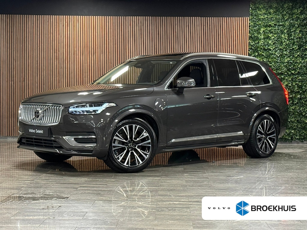 Volvo XC90 T8 AWD Recharge Plus Bright | Luchtvering | Trekhaak | 360 Camera | Harman Kardon | 455pk | Adaptieve Cruise Control | Stoelverwarming voor+achter | Stuurwielverwarming | Schuifdak | Full LED Meesturende koplampen | Pilot Assist | BLIS Dode Hoek Detectie | Elektrische voorstoelen geheugen | Lederen bekleding | Zitting verlenging voorstoelen | Lederen dashboard | 20 Inch | Google Infotainment | Keyless Drive | Privacy Glass | Elektrisch bedienbare achterklep | Geïntegreerd kinderzitje achterin | Geïntegreerde zongordijnen achterportieren | Verlichte instaplijsten | 7-Persoons | 4-Zone Climate Control | DAB Radio | Apple Carplay/Android Auto | Platinum Grey |