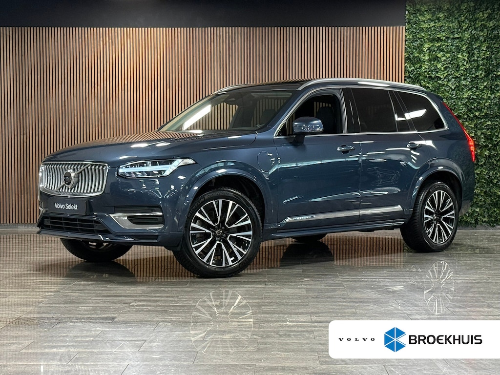 Volvo XC90 T8 AWD Recharge Plus Bright Long Range | Trekhaak | 360° Camera | Harman Kardon | 455pk | Adaptieve Cruise Control | Stoel en Stuurwielverwarming | Schuifdak | Full LED Meesturende koplampen | Google Infotainment | Pilot Assist | BLIS Dode Hoek Detectie | Standkachel met Volvo On Call App | Elektrische voorstoelen geheugen | Lederen bekleding | Zitting verlenging voorstoelen | Lederen dashboard | 20 Inch | Keyless Drive | Parkeersensoren voor+achter | Privacy Glass | Elektrisch bedienbare achterklep | 7-Persoons | 4-Zone Climate Control | Geïntegreerde zongordijnen achterportieren | Verlichte instaplijsten | Draadloos telefoon opladen | Alarm Klasse III | DAB Radio | Apple Carplay/Android Auto | Volvo On Call met mobiele App functie | Denim Blue Metallic |