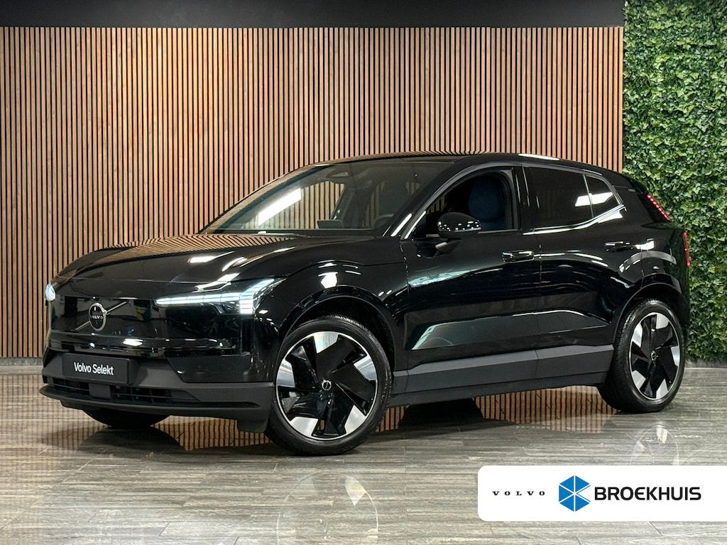 Volvo EX30 Single Motor Extended Range Plus 69 kWh | 96% SoH | Stoel en Stuurwielverwarming | Adaptieve Cruise Control | Harman Kardon | Parkeercamera | Pilot Assist | BLIS Dode Hoek Detectie  | 19 Inch | Keyless Drive | Parkeersensoren voor+achter | Google Infotainment | Elektrisch bedienbare achterklep | Extra getint glas achter | Electronic Climate Control 2-Zone | Indigo - Textiel / Nordico bekleding | Warmtepomp | DAB Radio | Apple Carplay/Android auto | Volvo On Call met mobiele App functie | Onyx Black Metallic |