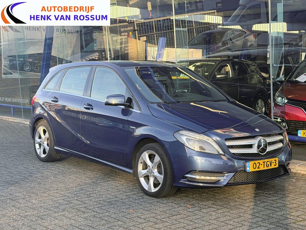 Mercedes-Benz B-klasse 180 Ambition Trekhaak | Camera | Airco | Cruise | Navi | PDC v+a | Bi-xenon | NAP.