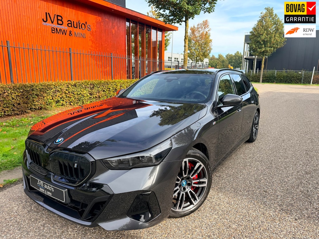 BMW i5 Touring EDrive40 M-Sport PRO, B&W, panorama, trekhaak