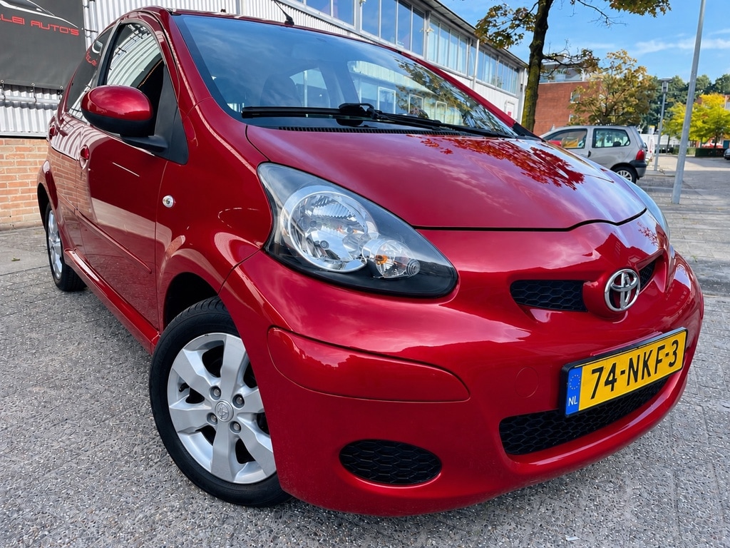 Toyota Aygo 1.0-12V Aspiration Red AIRCO CV AUTOMAAT!