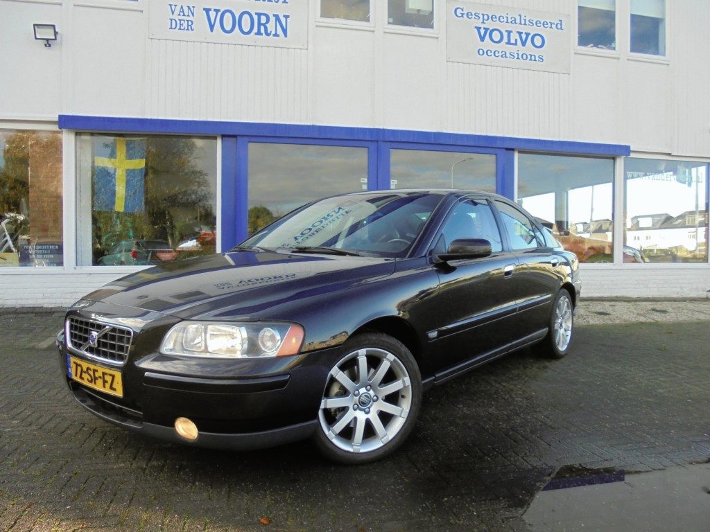 Volvo S60 2.4 D5 MOMENTUM,SPACEBAL 5-BAK,LM 17 INCH, TREKH, TOP O/H PRACHTSTAAT!!