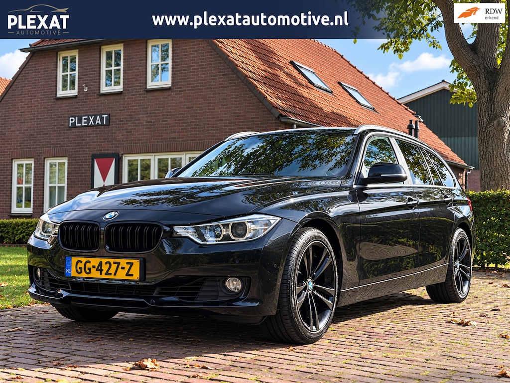 BMW 3-Serie Touring 320i Executive Aut. | Xenon | Zwart Optiek | 18 inch | Cruise Control | PDC | Historie | Trekhaak | NAP |