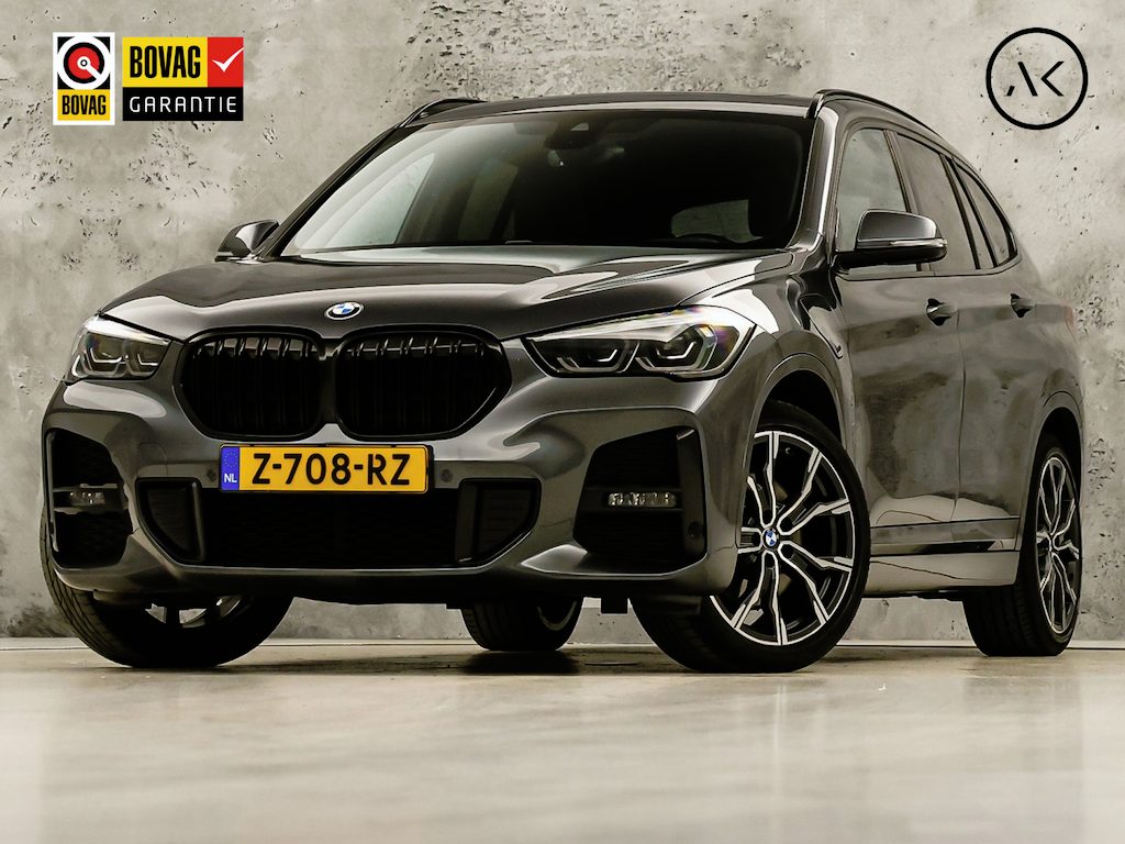 BMW X1 xDrive25e M Sport High Executive 221Pk Automaat (SOH 81,8%, PANORAMADAK, M PAKKET, GROOT NAVI, LEDER, STOELVERWARMING, SPORTSTOELEN, GETINT GLAS, SFEERVERLICHTING, NIEUWSTAAT)