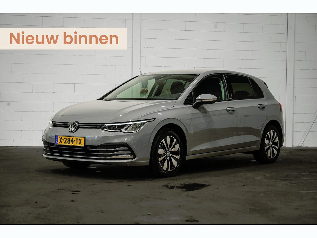 Volkswagen Golf 1.0 eTSI Life Automaat | ACC | Stuur-/Stoelverwarming | Navigatie |