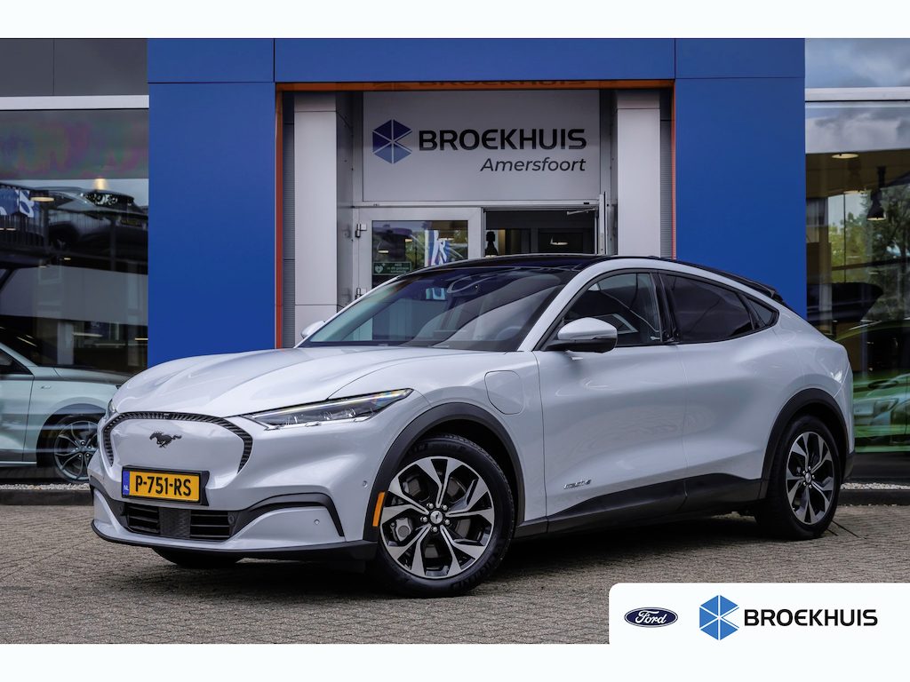 Ford Mustang Mach-E RWD 75 kWh | Panoramadak | LEDER | Apple Carplay | L.M. Velgen | Trekhaak | Achteruitrijcamera | Airco (automatisch) | Apple Carplay/Android Auto|telefoonintegratie premium