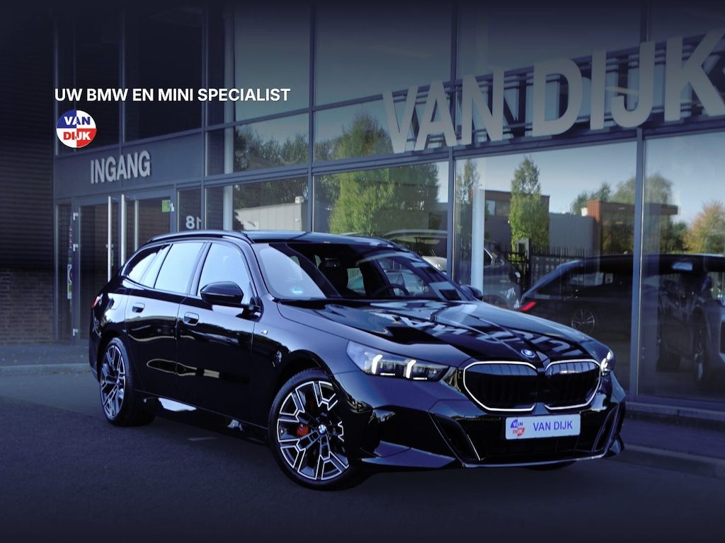 BMW 5-Serie Touring 550e xDrive M Sport Pro Pano.Dak Merino Leder Harman/Kardon Head-Up Stoelventilatie Driv.Ass.Pro 360 Camera Ada Led 20"LM Velgen