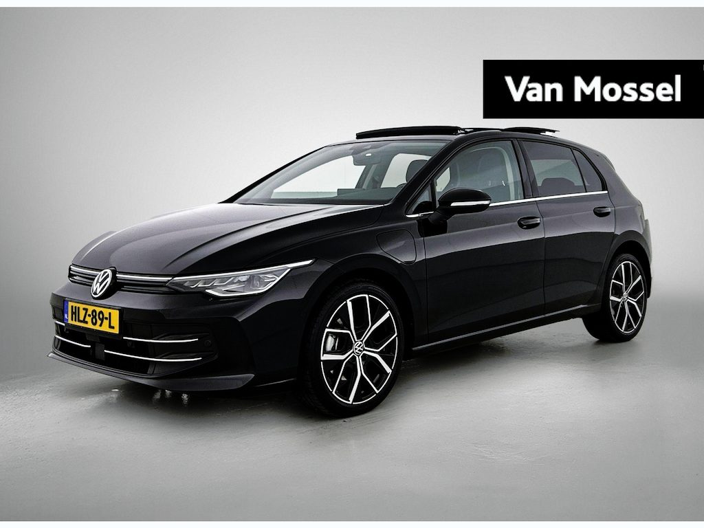 Volkswagen Golf 1.5 eHybrid Style Edition 204 PK | Panoramadak | Trekhaak | Elektrisch verstelbare bestuurdersstoel met geheugen | Adaptive Cruise Control | Apple Carplay & Android Auto |