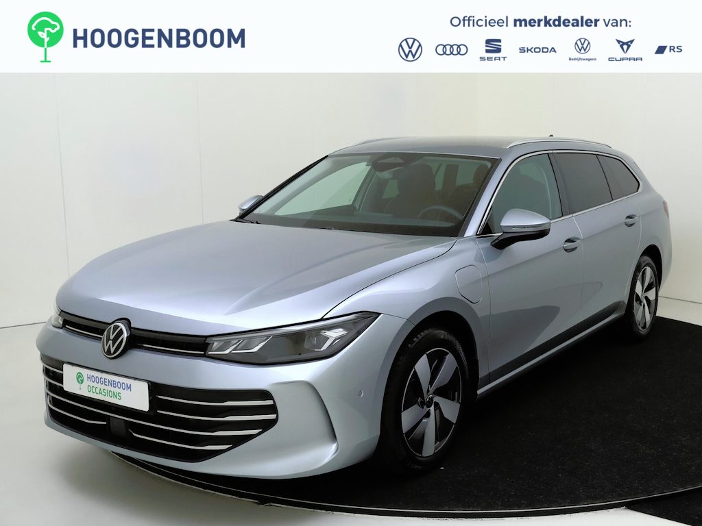 Volkswagen Passat Variant 1.5 eHybrid Business | SoH 100% | Trekhaak | Achteruitrijcamera | ErgoActive stoelen | Adaptieve demping | Head-up display | Harman/Kardon | Keyless | Stoel- en stuurwielverwarming |