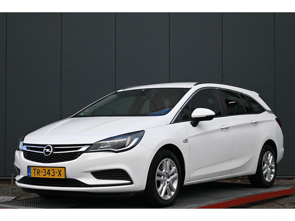 Opel Astra Sports Tourer 1.0 Turbo Business+ versnellingsbak maakt lawaai