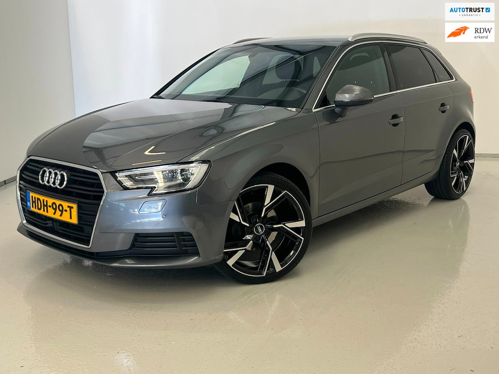 Audi A3 Sportback 30 TFSI / CarPlay / Trekhaak / Stoelverwarming