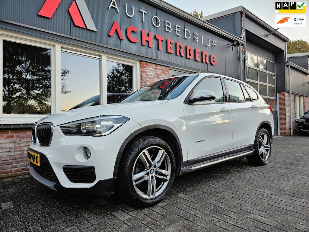 BMW X1 SDrive20i Essential Trekhaak! Automaat! Nette Auto! NAP! Airco/Clima! Cruise Control!