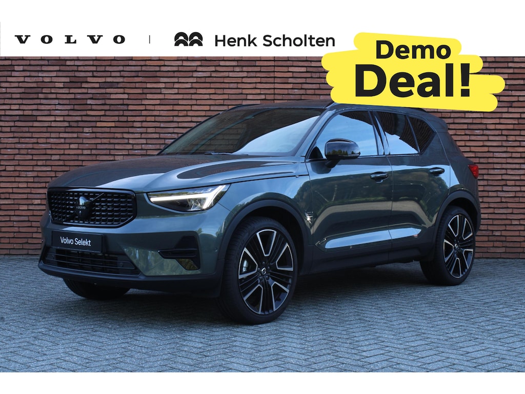 Volvo XC40 B4 Automaat Plus Dark | Demo deal | Panoramisch schuif-/ kanteldak | Harman Kardon | Elektrische voorstoelen met geheugenfunctie | 360 graden camera | Stoel-/ stuurwielverwarming | Verwarmde achterbank | Extra getint glas | 20 inch. lichtmetalen velgen | Pilot assist |