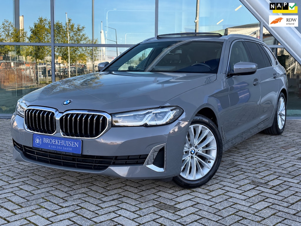 BMW 5-Serie Touring 520i High Executive Edition 184pk Panoramadak / Elekt Trekhaak / Camera