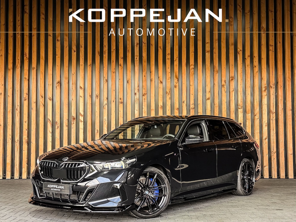 BMW 5-Serie Touring 550e xDrive 490PK M-Sport | BOWER AND WILKINS | 4 WIELBESTURING | PANO | HEAD-UP | STOELVENTILATIE |