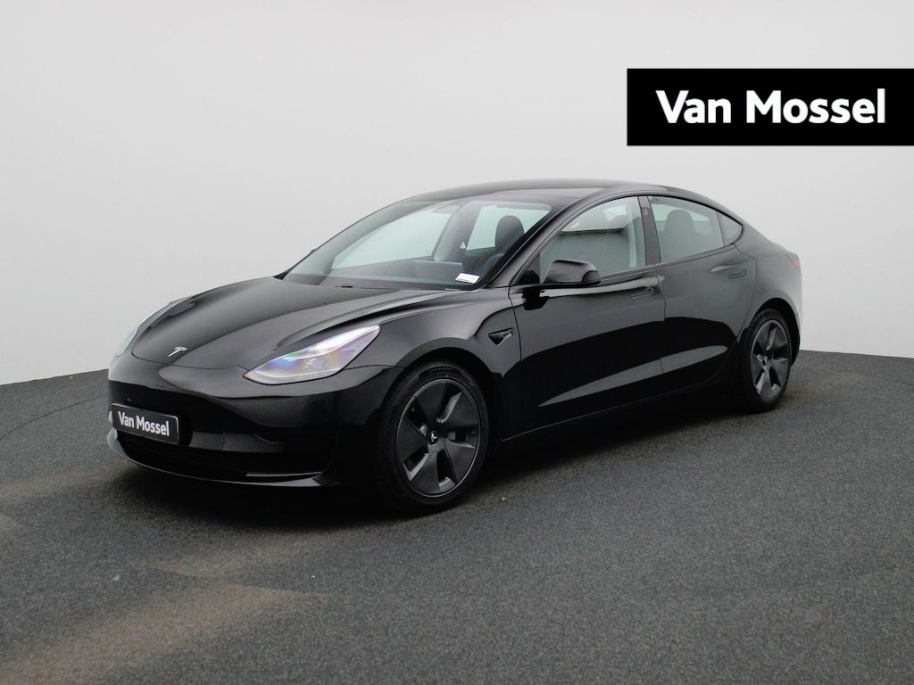Tesla Model 3 Standard RWD Plus 60 kWh | 100% SOH | Automaat | Panorama dak | Stoel verwarming | Leder | Navigatie | Climate control | 360 Camera | Parkeer sensoren | LED | Elec. achterklep | Lage km stand