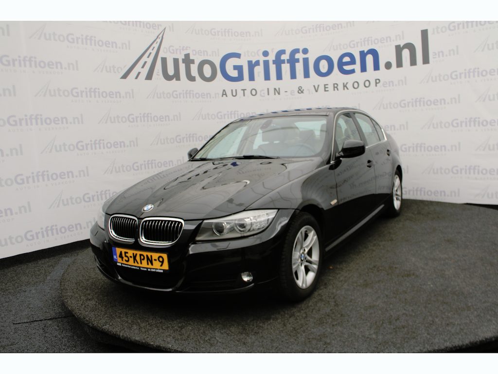 BMW 3-Serie 318i Business Line Style keurige sedan met trekhaak
