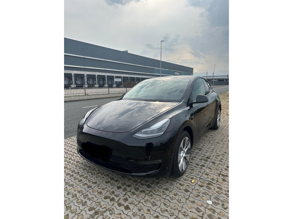 Tesla Model Y RWD 58 kWh Pano