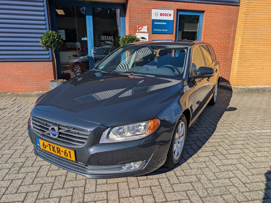 Volvo V70 1.6 D2 KINETIC, PDC V+A, Trekhaak, Cruise, Airco, Navi