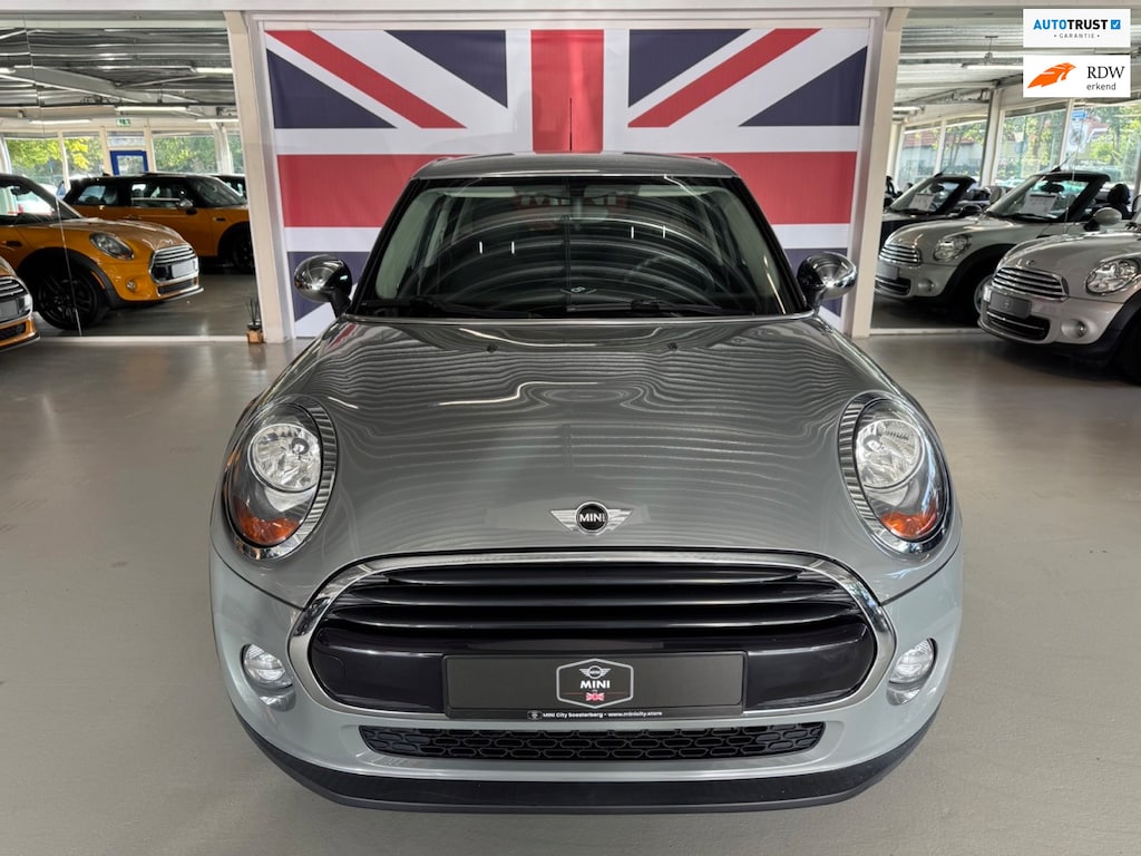 MINI Cooper 5-Deurs ( 6 MAANDEN GARANTIE )