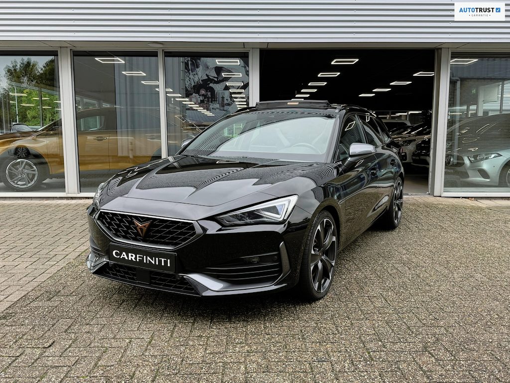 CUPRA Leon Sportstourer 1.4 e-Hybrid 245 Pk Business | Panoramadak | Navigatie | Camera | Clima | Sportstoelen | Keyless | 19".