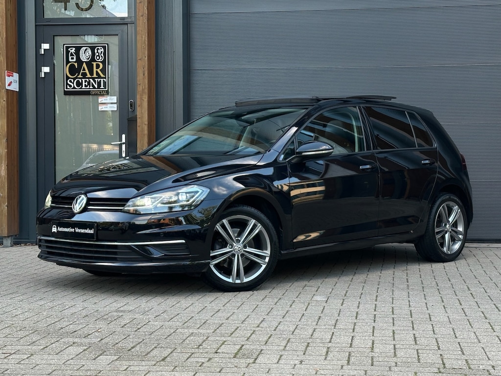 Volkswagen Golf 1.6 TDI Highline Business R Pano, Leder, ACC etc!