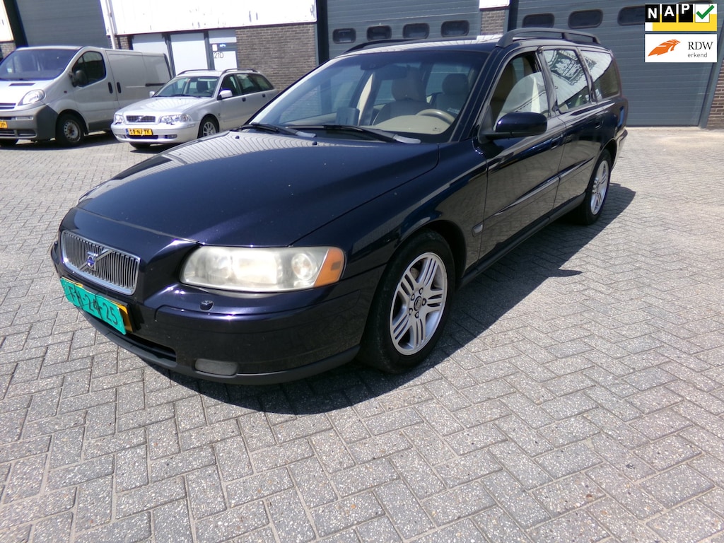 Volvo V70 2.4D Momentum apk 10/2027