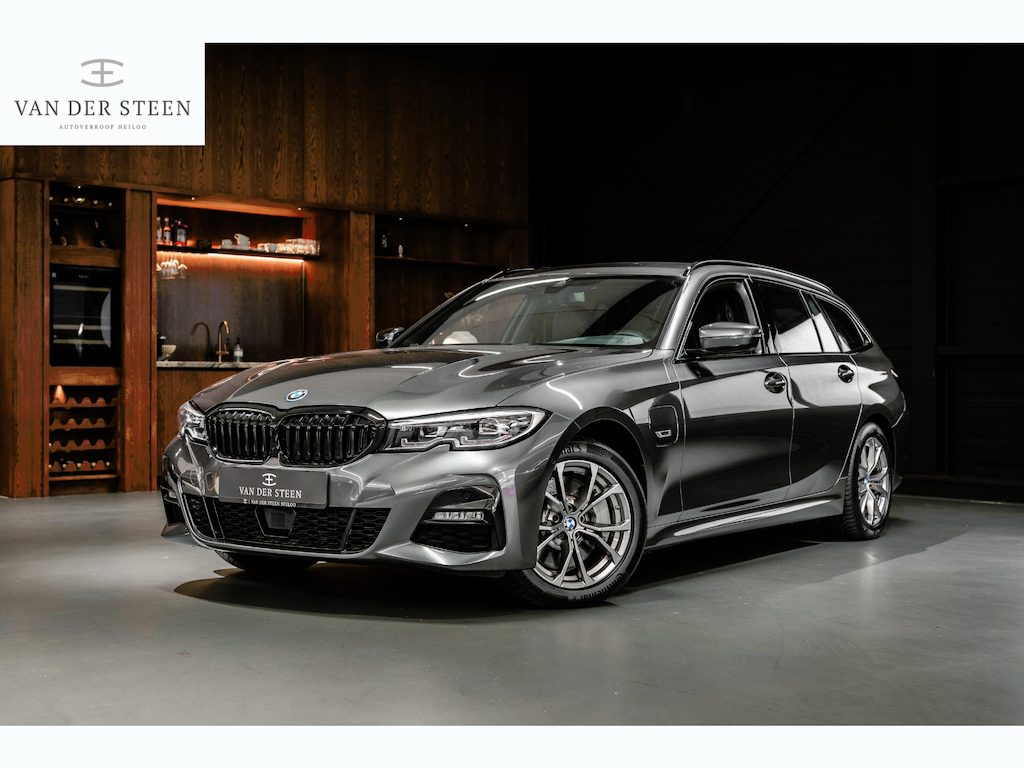 BMW 3-Serie Touring 330e High Executive | M Sport | Alcantara Spotstoelen | Stuurwielverwarming