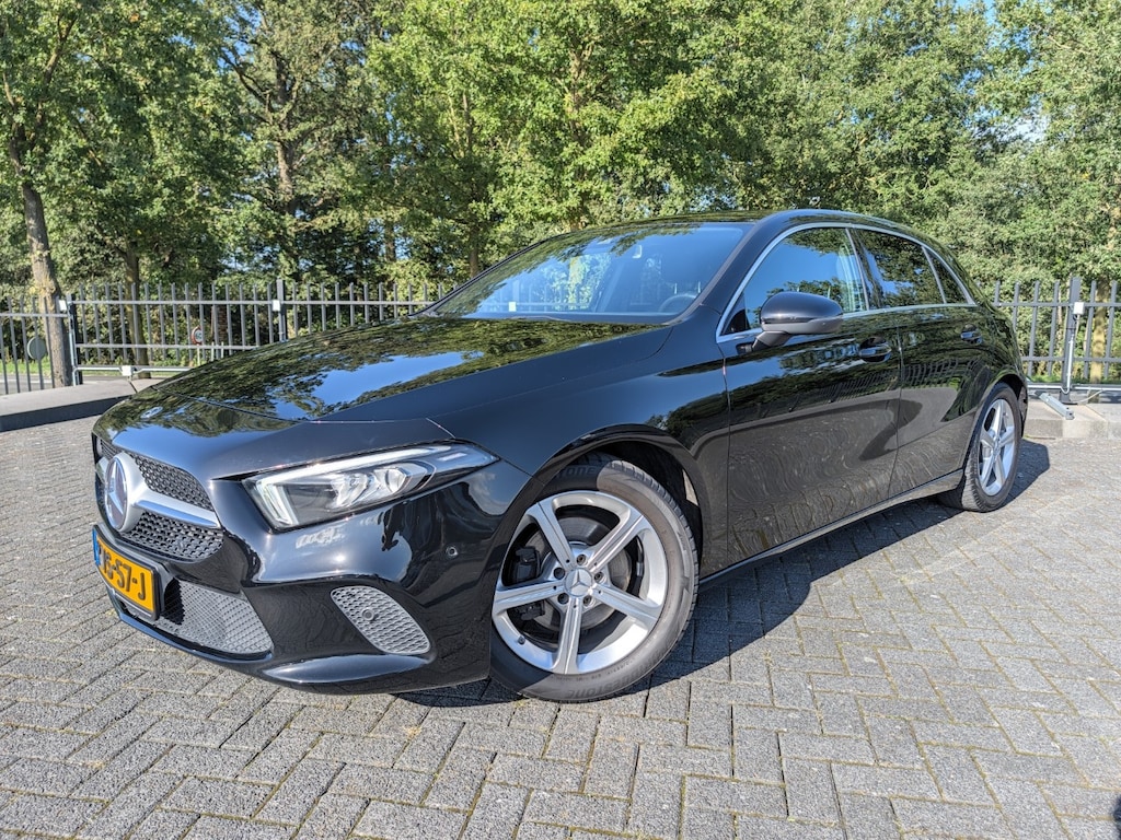 Mercedes-Benz A-klasse 200 Premium | PDC | Camera | Carbon | Stoelverw. | Navi | Widescreen | Cruise | Climate | Lichtmetaal