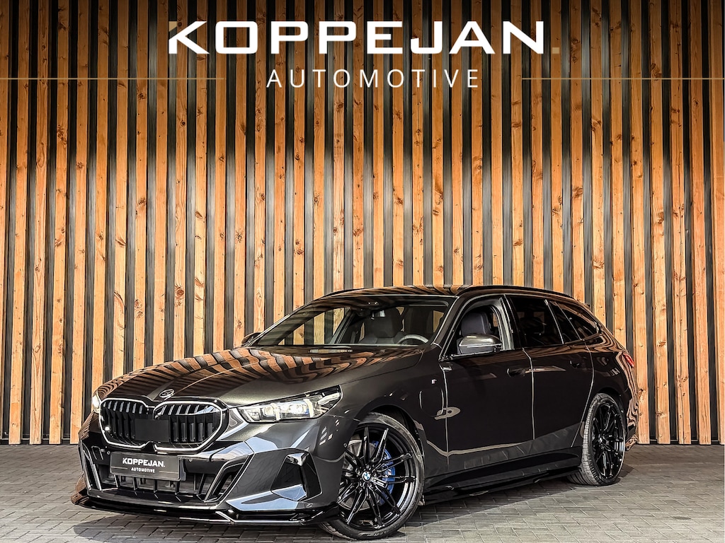 BMW 5-Serie Touring 550e xDrive 490PK M-Sport | BOWER AND WILKINS | 4 WIELBESTURING | TREKHAAK | HEAD-UP | PANO |