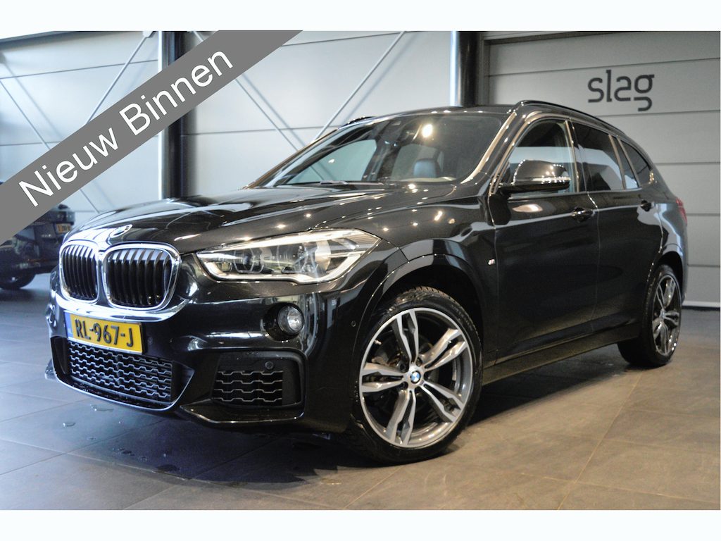 BMW X1 sDrive20i M-SPORT head up leer trekhaak 19 inch 192 pk !!