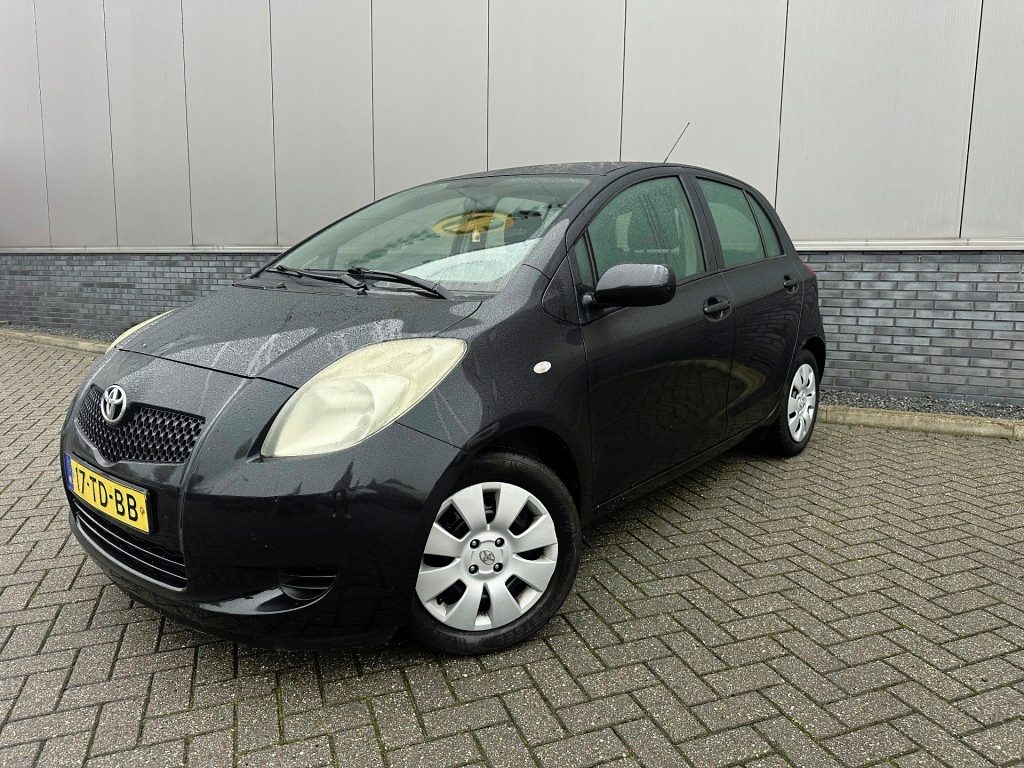 Toyota Yaris 1.0 vvti Sol in top staat