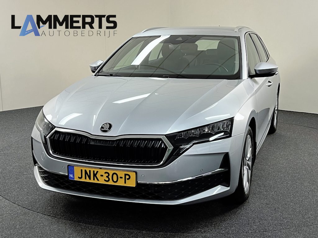 Skoda Octavia Combi 1.5 TSI MHEV Business Selection Camera / PDC / Trekhaak / Stoel & Stuurverw. / Carplay / Standkachel
