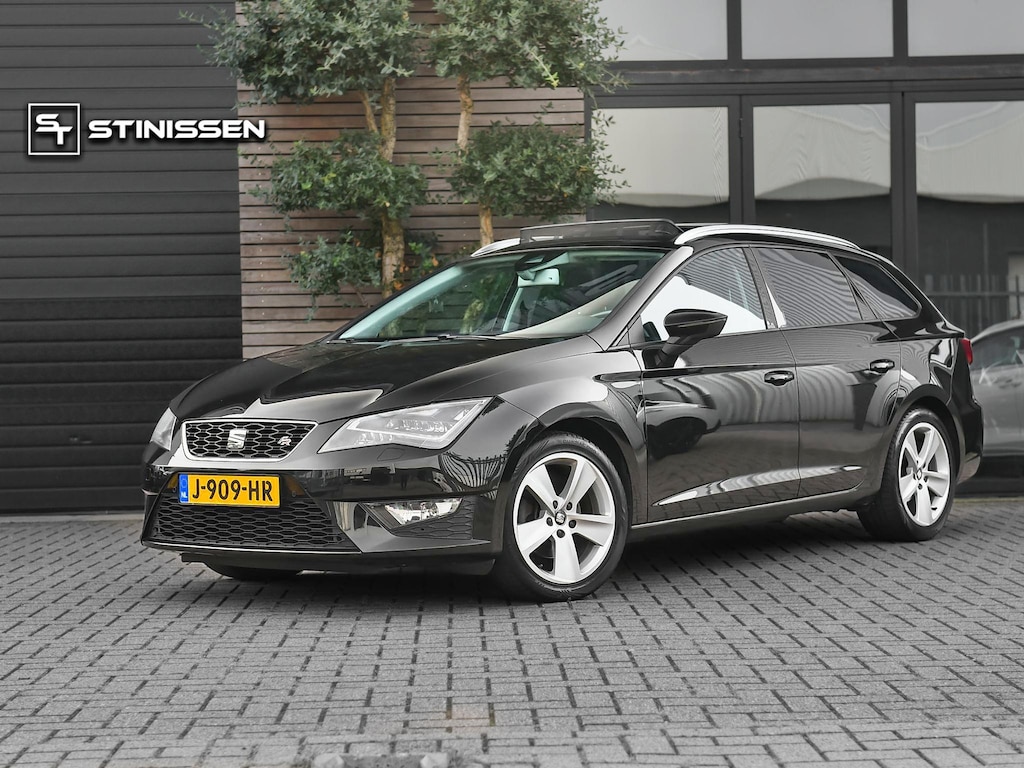 SEAT Leon ST 1.4 EcoTSI FR Panoramadak trekhaak ACC Stoelverwarming Led Verlichting