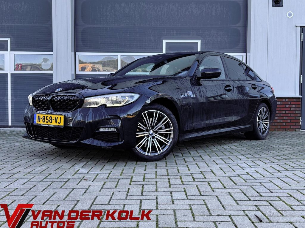 BMW 3-Serie 320e Business Edition Plus | Leder | Digital cockpit | Carplay | Navigatie | Stuur/Stoelverwaring | LED | DAB | Sensoren