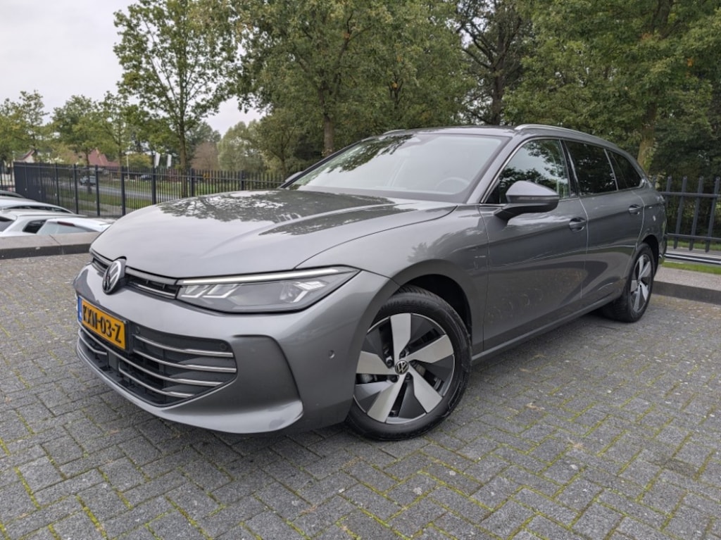 Volkswagen Passat Variant 1.5 150PK eTSI Business | Stoelverw. | Camera | Navi | PDC | Half Leder | ACC | LED