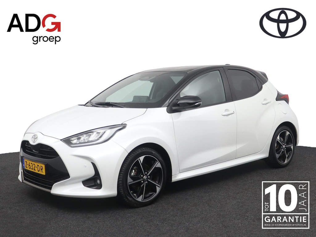 Toyota Yaris 1.5 Hybrid 130 Launch Edition | Stoel en stuurverwarming | Leder-stof bekleding | Parkeersensoren |