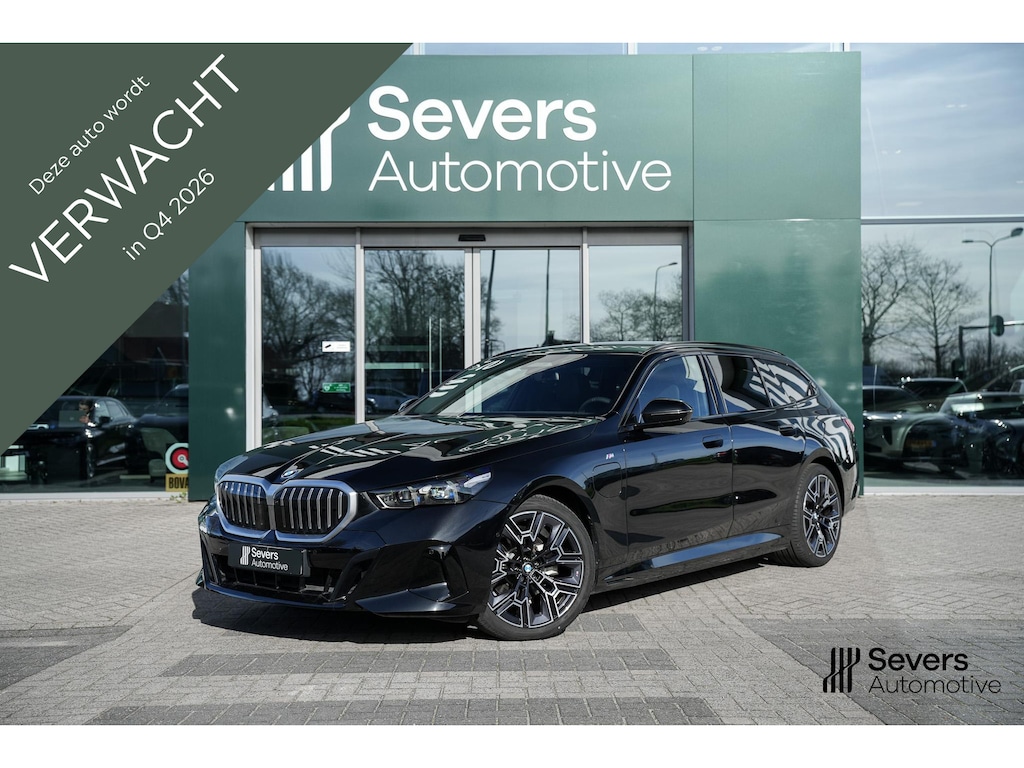 BMW 5-Serie Touring 530e xDrive | M Sportpakket PRO | Trekhaak | Driving Assistant Professional | Parking Assistant professional | Bowers & Wilkins Surround Sound System | Panoramadak | Adaptieve Cruise Controle | Alcantara Hemelbekleding | 20" Lichtmetaal styling 939 M Bicolor Schwarzgrau | Comfort Access System |