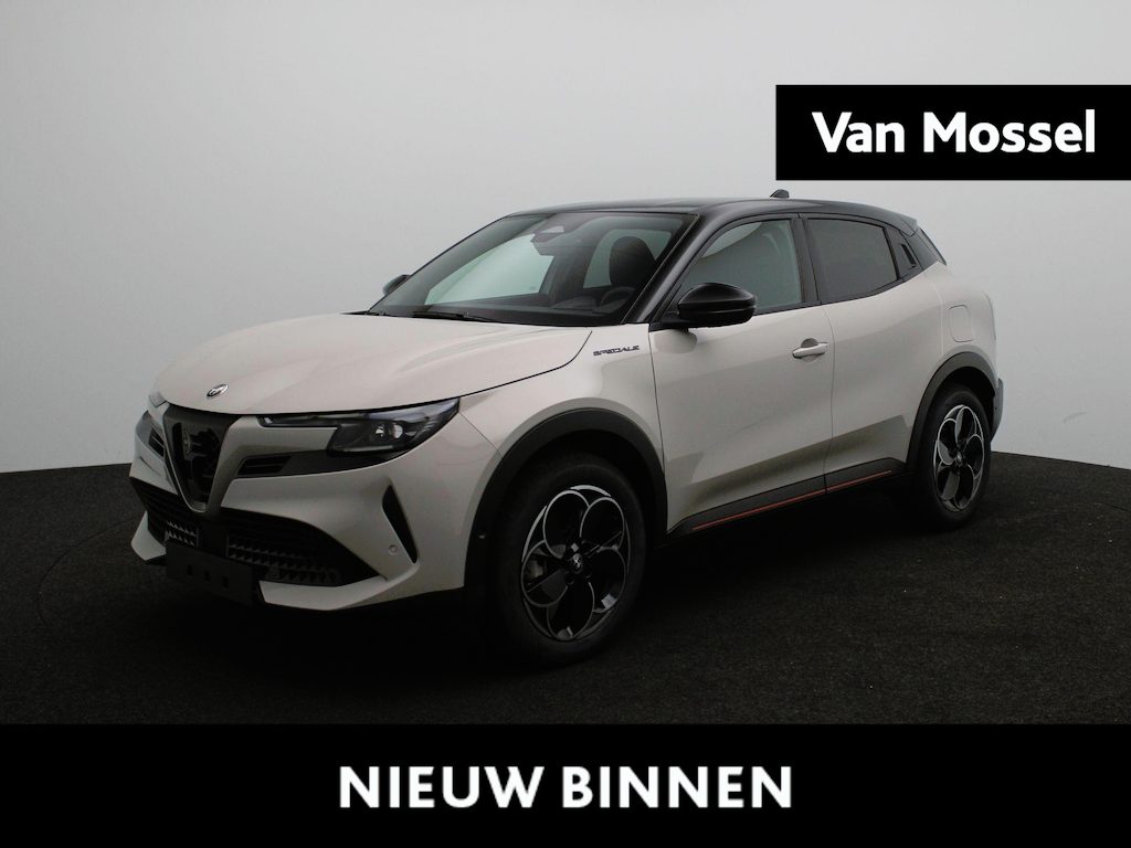 Alfa Romeo Junior Elettrica Sport Speciale 54 kWh | Navigatie | Techno Pack | Warmtepomp Two-Tone lak | Voorraad Voordeel | 2 + 6 Jaar Speciale Garantie! |