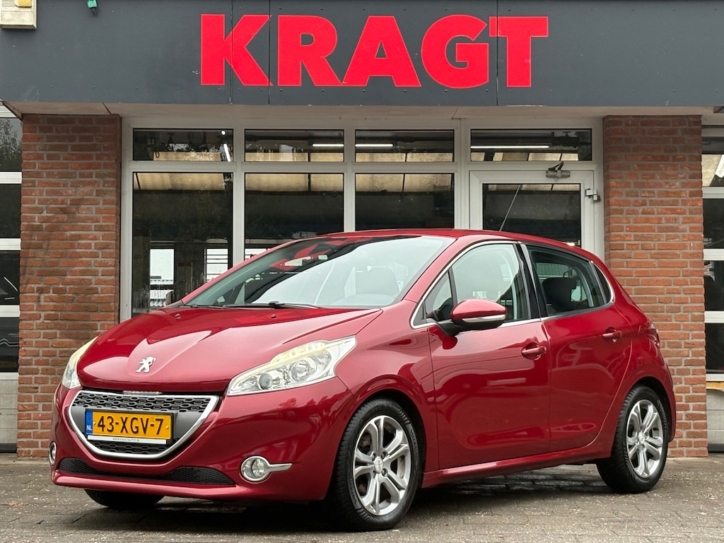 Peugeot 208 Allure 1.6 VTi 120 pk - 5drs - climate - cruise - trekhaak - nette auto!