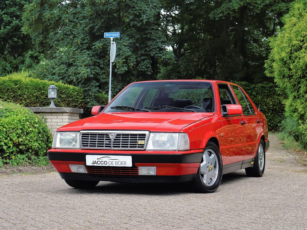 Lancia Thema 8.32 in unieke kleur Ferrari Rosso Corsa