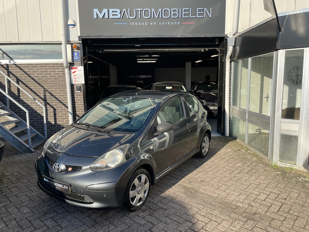 Toyota Aygo 1.0-12V/3 Deurs/Nap/1 Jaar APK!/Rijdt en Schakelt Goed!