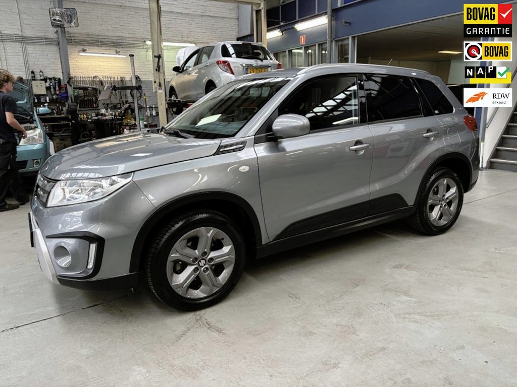 Suzuki Vitara 1.6 Exclusive Navigatie | Afn. trekhaak | Camera | All season banden | NAP | Rijklaar prijs!