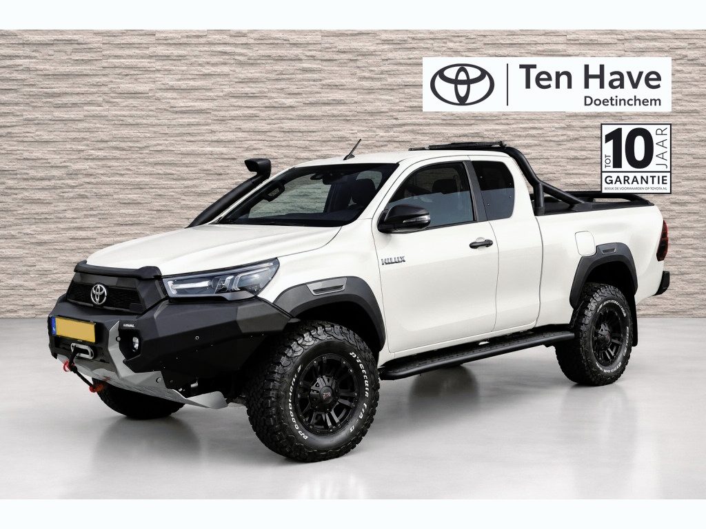 Toyota Hilux 2.8 D-4D 4WD Automaat Invincible | Verhogingsset 2" | Tonneau Cover aluminium | Pro-Forge Upper Control Arms | Ledbar 37" | 2.8L Turbo Diesel Snorkel | Vierwielaandrijving | Trekhaak | RIVAL achterbum