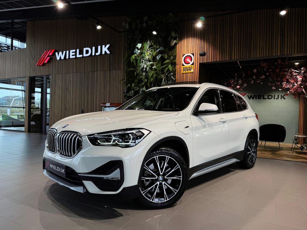 BMW X1 xDrive25e Pano schuif camera keyless