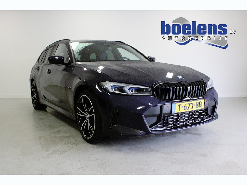 BMW 3-Serie Touring 330e | WEGKL-TRHAAK | CAMERA | 18'LMV | NAVIGATIE | KEYLESS | E-KLEP | DAB | PDC |