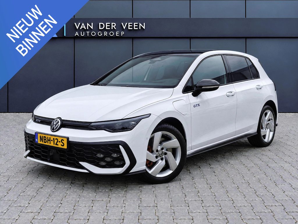 Volkswagen Golf 1.5 eHybrid GTE | Incl. 12 maanden garantie | SOH 99% | 360 ° camera | Adaptieve cruise control | Apple carplay/Android auto | Head-up display | Stoel/stuurverwarming | Climate control | Keyless entry/start | IQ.Lights | Parkeersensoren voor en achter | Sfeerverlichting |