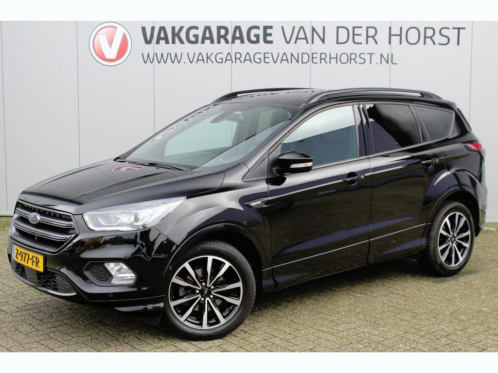 Ford Kuga 1.5-150pk EcoBoost ST-Line. Nette goed onderhouden wagen voor nog jaren rijplezier ! Trekgewicht 2.000kg ! Autm. airco dual, cruise control, stoel-, stuur- en voorraamverw., LM wielen, r/cd, navigatie, telefoonvoorb., pdc v+a etc.